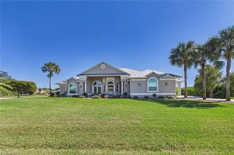 18220 Riverchase Ct, Alva, FL 33920