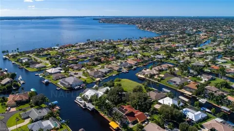 818 Monticello Ct, Cape Coral, FL 33904
