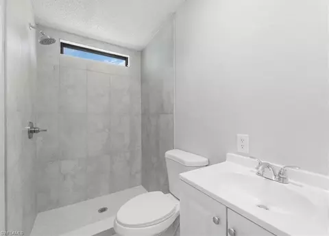 Bath - 671 Bennett Ave, Labelle, FL 33935 photo 2 of 2