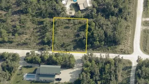 7085 Kreamers Dr, Bokeelia, FL 33922