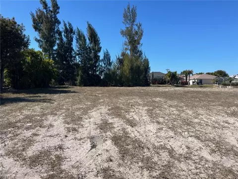 3748 SW 11th Pl, Cape Coral, FL 33914