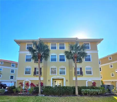 10061 Lake Cove Dr #302, Fort Myers, FL 33908
