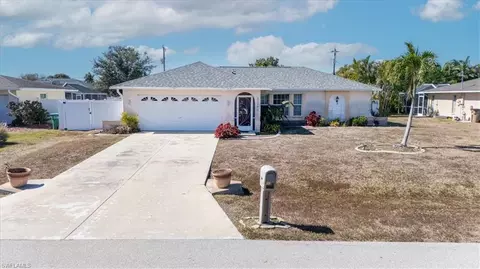 2206 SE 8th Pl, Cape Coral, FL 33990