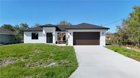 2506 69th St W, Lehigh Acres, FL 33971
