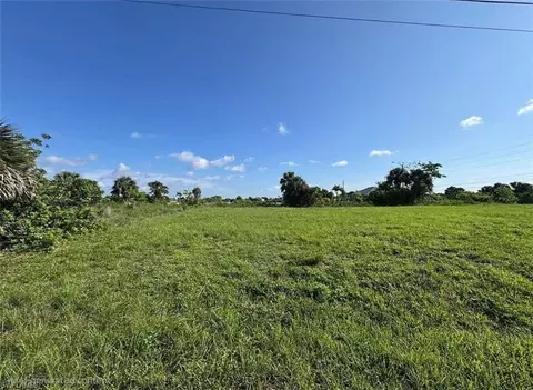 2321 NE 17th St, Cape Coral, FL 33909