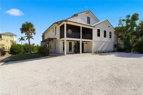 2795 N Beach Rd #B, Englewood, FL 34223