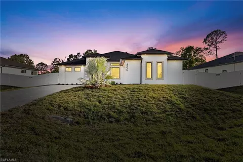 860 Nimitz Blvd, Lehigh Acres, FL 33974