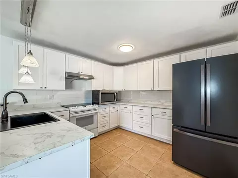 6302 Royal Woods Dr, Fort Myers, FL 33908