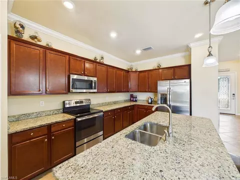 3514 E Hampton Cir, Alva, FL 33920 photo 5