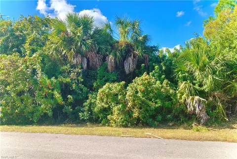 569 22nd St NE, Naples, FL 34120