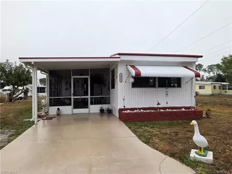881 Homestead Dr, North Fort Myers, FL 33917