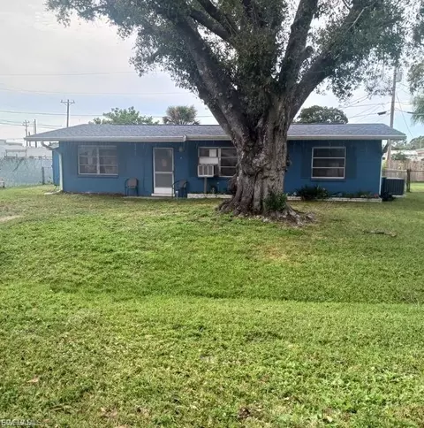 1211 Pondella Cir, North Fort Myers, FL 33903