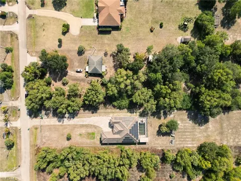 48 Nn 10th St NE, Naples, FL 34120