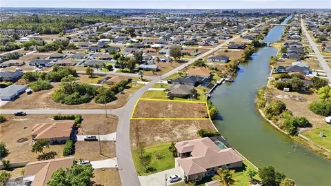 337 NE 5th Ter, Cape Coral, FL 33909