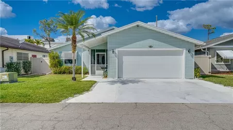 5671 Longleaf Dr, North Fort Myers, FL 33917