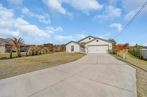828 Youngreen Dr, Fort Myers, FL 33913