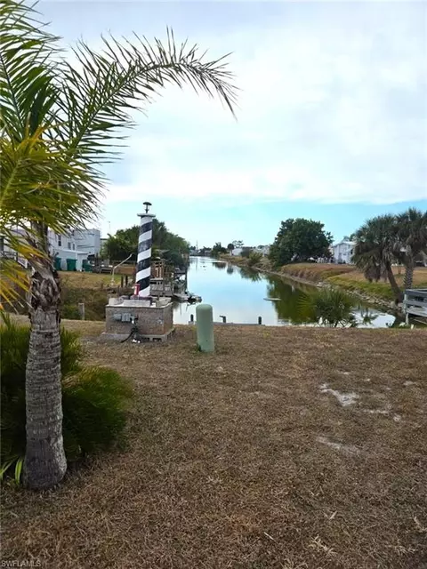 1480 Blue Heron Dr, Englewood, FL 34224