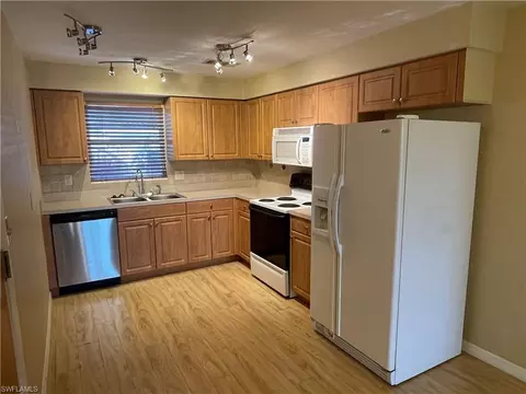 6777 Winkler Rd #106, Fort Myers, FL 33919