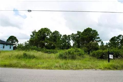 2807 42nd St W, Lehigh Acres, FL 33971