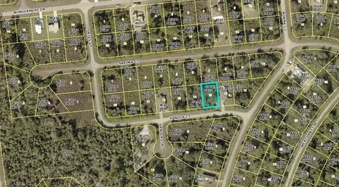 660 Vanola Ct, Lehigh Acres, FL 33972