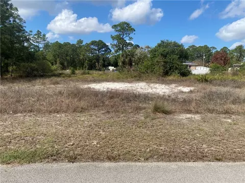 162 Blakely Ave S, Lehigh Acres, FL 33974