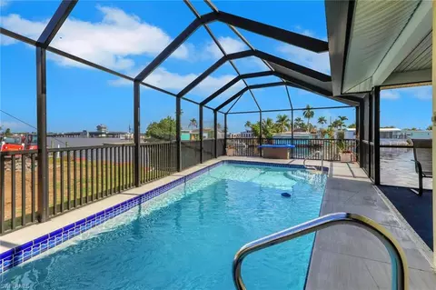 2480 Bayshore Dr, Matlacha, FL 33993