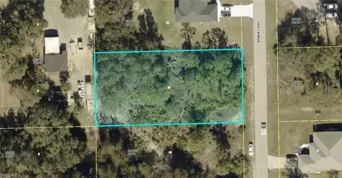2215 Robert Ave, Alva, FL 33920