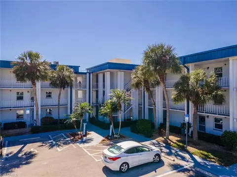 1724 Pine Valley Dr #318, Fort Myers, FL 33907