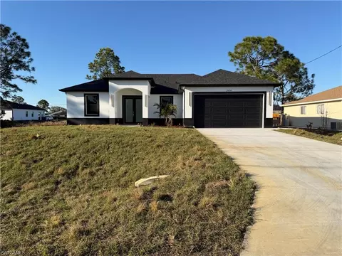 2906 29th St SW, Lehigh Acres, FL 33976
