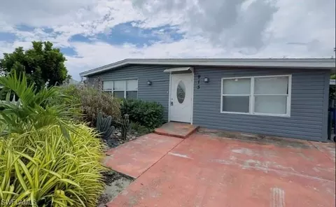 913 Hudson Ave, Lehigh Acres, FL 33936