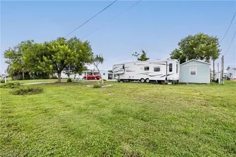 5008 Sandpiper Dr, Saint James City, FL 33956
