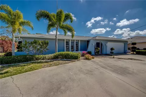 3945 SE 9th Ct, Cape Coral, FL 33904