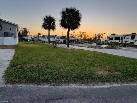 32 Nancy Ln, Fort Myers Beach, FL 33931