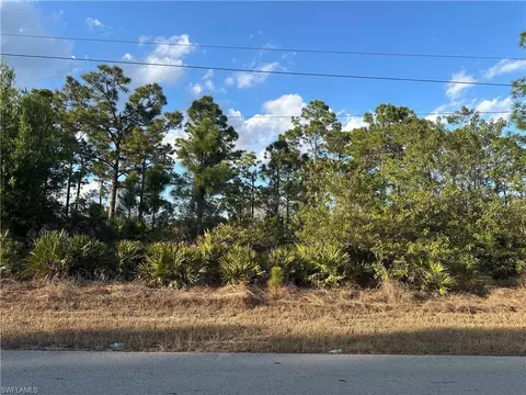 927 Sterling St E, Lehigh Acres, FL 33974