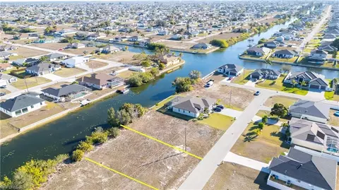 319 NW 8th Ter, Cape Coral, FL 33993