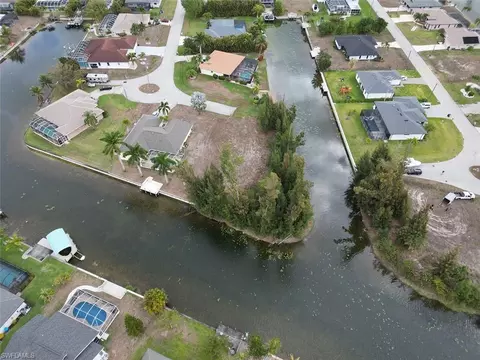 507 SW 7th Ter, Cape Coral, FL 33991