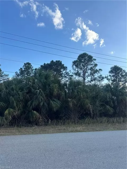 665 Woodcrest Dr, Lehigh Acres, FL 33972
