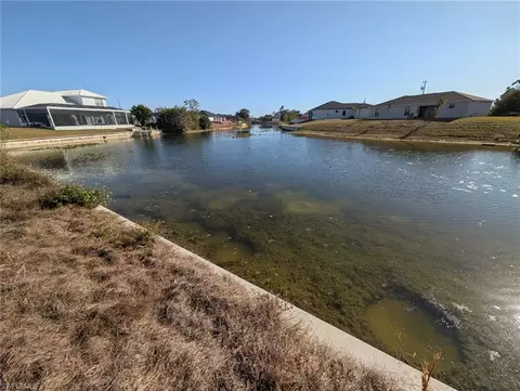 546 NE 5th Ct, Cape Coral, FL 33909