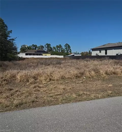 3902 2nd St SW, Lehigh Acres, FL 33976