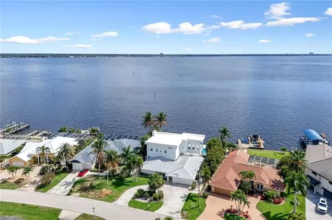 2302 SE 28th St, Cape Coral, FL 33904