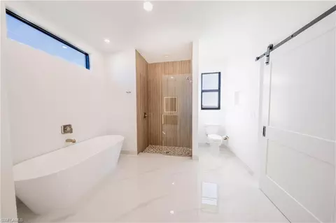 Bath - 9035 E Broad Cir, Labelle, FL 33935 photo 2 of 6