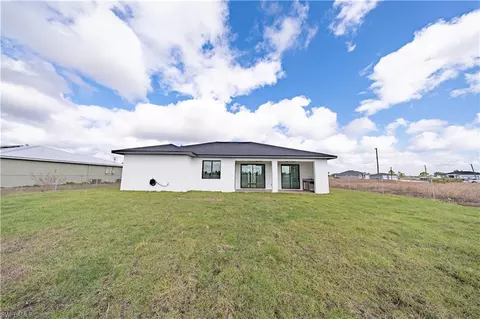 Exterior - 9035 E Broad Cir, Labelle, FL 33935 photo 2 of 3