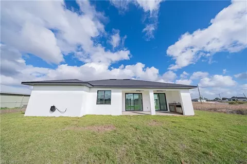 Exterior - 9035 E Broad Cir, Labelle, FL 33935 photo 3 of 3