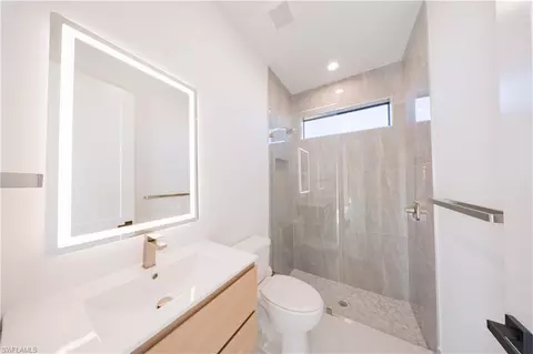 Bath - 9035 E Broad Cir, Labelle, FL 33935 photo 5 of 6