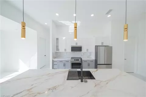 Kitchen - 9035 E Broad Cir, Labelle, FL 33935 photo 2 of 5