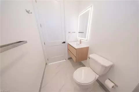 Bath - 9035 E Broad Cir, Labelle, FL 33935 photo 6 of 6