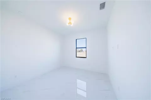 Bedroom - 9035 E Broad Cir, Labelle, FL 33935 photo 3 of 4
