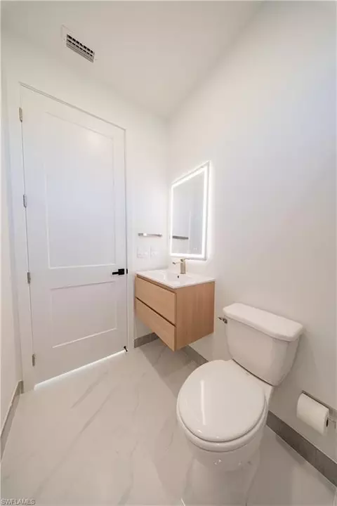 Bath - 9035 E Broad Cir, Labelle, FL 33935 photo 4 of 6