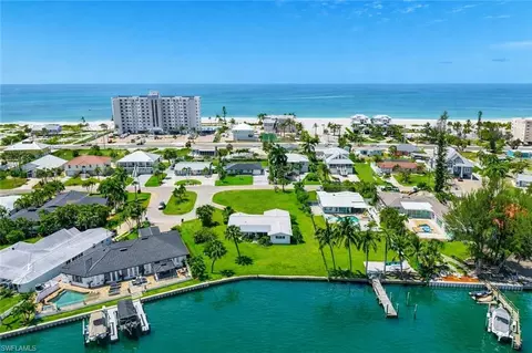 7861 Buccaneer Dr, Fort Myers Beach, FL 33931