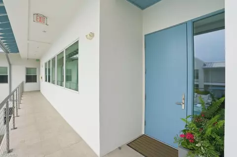 201 8th St S #309, Naples, FL 34102